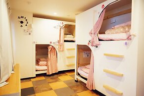 G'inns guest house - Hostel