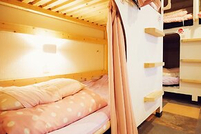 G'inns guest house - Hostel