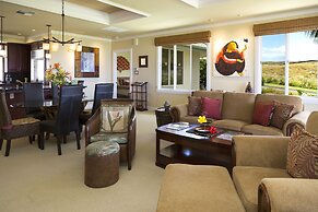 Wai'ula'ula D201 3 Bedroom Condo by RedAwning