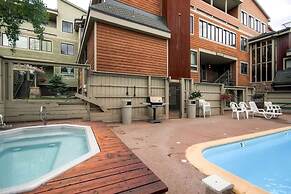 Ski Hill 32 2 Bedroom 1 Loft Condo by RedAwning
