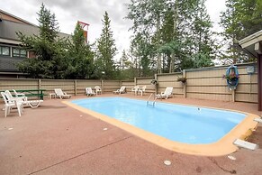 Ski Hill 32 2 Bedroom 1 Loft Condo by RedAwning