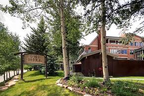 Ski Hill 32 2 Bedroom 1 Loft Condo by RedAwning