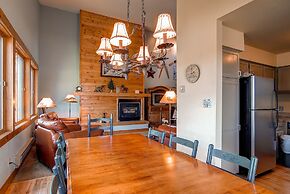 Ski Hill 32 2 Bedroom 1 Loft Condo by RedAwning