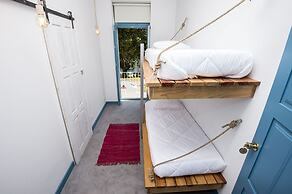 Des Arts- Guesthouse - Hostel