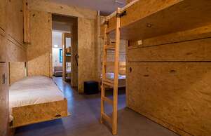 Des Arts- Guesthouse - Hostel