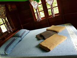 Phanom Bencha Mountain Resort