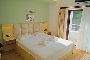 Yalim Hotel
