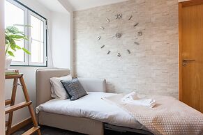 Moniz Studio Apartment - by LU Holidays