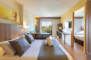 Golden Avenida Family Suites