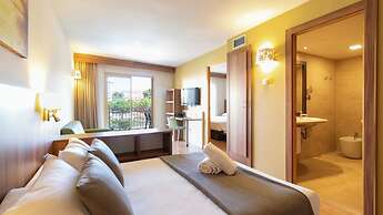Golden Avenida Family Suites