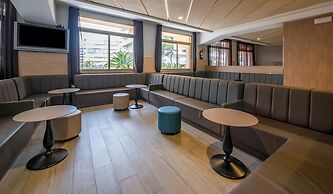 Golden Avenida Family Suites