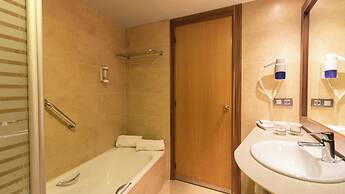 Golden Avenida Family Suites