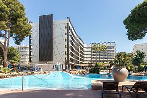 Golden Avenida Family Suites