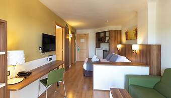 Golden Avenida Family Suites