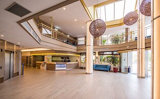 Golden Avenida Family Suites
