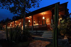 Green Tropical Village Hotel & Resort