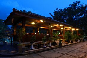 Green Tropical Village Hotel & Resort