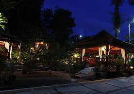 Green Tropical Village Hotel & Resort