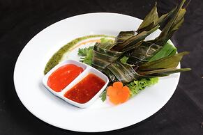 Green Tropical Village Hotel & Resort