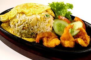 Green Tropical Village Hotel & Resort