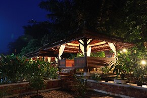 Green Tropical Village Hotel & Resort