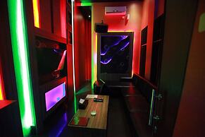 Green Tropical Village Hotel & Resort