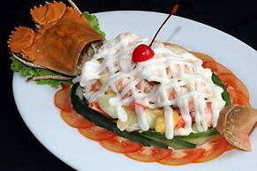 Green Tropical Village Hotel & Resort