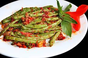 Green Tropical Village Hotel & Resort