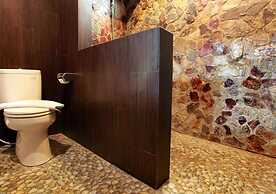 Green Tropical Village Hotel & Resort