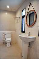 C Room at Airport by Choktawee