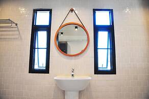 C Room at Airport by Choktawee