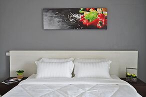 C Room at Airport by Choktawee