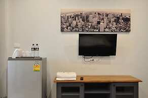 C Room at Airport by Choktawee