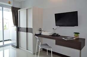 C Room at Airport by Choktawee