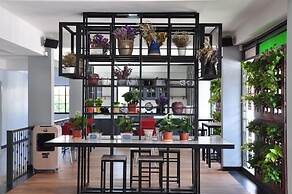 C Room at Airport by Choktawee