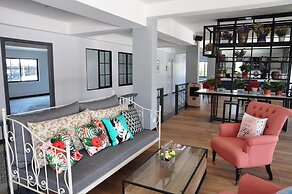 C Room at Airport by Choktawee