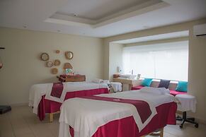 Azuri Apartment with Beach, Pools, Gym, Restaurants, Spa, Boats, kids 