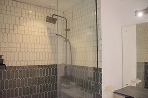 Azuri Apartment with Beach, Pools, Gym, Restaurants, Spa, Boats, kids 