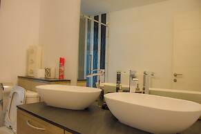 Azuri Apartment with Beach, Pools, Gym, Restaurants, Spa, Boats, kids 