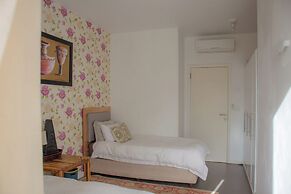 Azuri Apartment with Beach, Pools, Gym, Restaurants, Spa, Boats, kids 