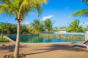 Azuri Apartment with Beach, Pools, Gym, Restaurants, Spa, Boats, kids 