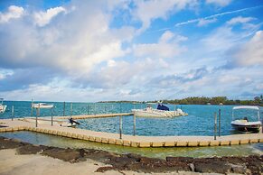 Azuri Apartment with Beach, Pools, Gym, Restaurants, Spa, Boats, kids 