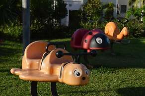 Azuri Apartment with Beach, Pools, Gym, Restaurants, Spa, Boats, kids 