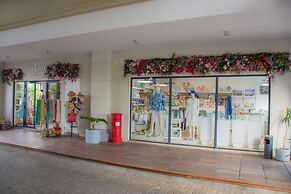 Azuri Apartment with Beach, Pools, Gym, Restaurants, Spa, Boats, kids 