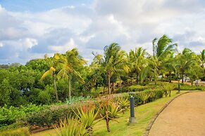 Azuri Apartment with Beach, Pools, Gym, Restaurants, Spa, Boats, kids 