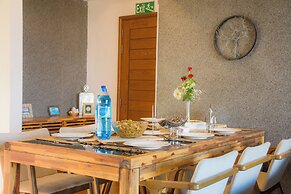 Azuri Apartment with Beach, Pools, Gym, Restaurants, Spa, Boats, kids 