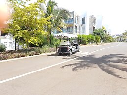 Azuri Apartment with Beach, Pools, Gym, Restaurants, Spa, Boats, kids 