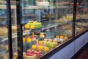 Azuri Apartment with Beach, Pools, Gym, Restaurants, Spa, Boats, kids 