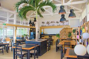 Azuri Apartment with Beach, Pools, Gym, Restaurants, Spa, Boats, kids 