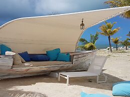 Azuri Apartment with Beach, Pools, Gym, Restaurants, Spa, Boats, kids 